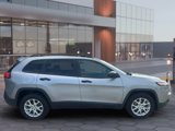 Used 2016 Jeep Cherokee Sport image 3