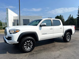 Used 2016 Toyota Tacoma TRD Sport image 2
