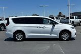 New 2025 Chrysler Pacifica Select image 3