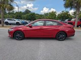 Used 2022 Hyundai Elantra SEL w/ Convenience Package image 3