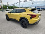 Used 2024 Chevrolet Trax ACTIV w/ Sunroof Package image 2