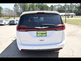 Used 2023 Chrysler Pacifica Touring-L image 3