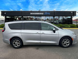 Used 2023 Chrysler Pacifica Limited image 3