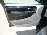 Used 2014 Chrysler Town & Country Touring image 3