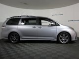 Used 2018 Toyota Sienna SE image 4