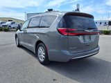 Used 2022 Chrysler Pacifica Touring-L image 3