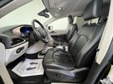 Used 2018 Chrysler Pacifica Touring-L image 4