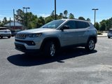 Used 2024 Jeep Compass Latitude image 2