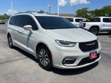 Used 2021 Chrysler Pacifica Touring-L image 3