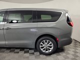 New 2025 Chrysler Pacifica Select image 4