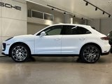 Certified 2022 Porsche Macan image 2
