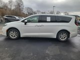 Used 2023 Chrysler Pacifica Touring-L image 6