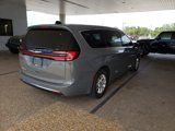 New 2025 Chrysler Pacifica Select image 5
