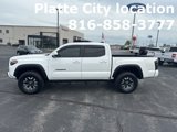 Used 2020 Toyota Tacoma TRD Off-Road image 2