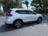 Used 2017 Nissan Rogue SL image 3