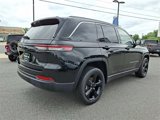 Certified 2022 Jeep Grand Cherokee Limited w/ Luxury Tech Group II image 5