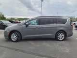 Used 2022 Chrysler Pacifica Touring-L image 3