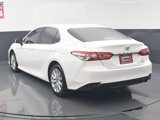 Used 2020 Toyota Camry LE image 3