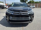 Used 2017 Toyota Highlander Limited Platinum image 2