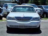 Used 2010 Lincoln Town Car Signature Limited image 2