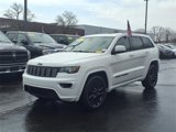 Used 2017 Jeep Grand Cherokee Altitude image 3