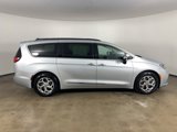 Used 2023 Chrysler Pacifica Limited image 4