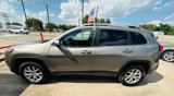 Used 2017 Jeep Cherokee Latitude image 2