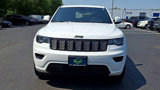 Used 2017 Jeep Grand Cherokee Altitude image 3