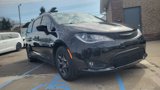 Used 2018 Chrysler Pacifica Touring-L w/ S Appearance Package image 3