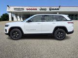 New 2025 Jeep Grand Cherokee Altitude image 3