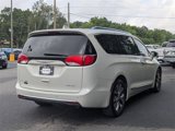 Used 2017 Chrysler Pacifica Limited image 3