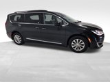 Used 2017 Chrysler Pacifica Touring-L image 3