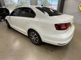 Used 2016 Volkswagen Jetta SE image 3