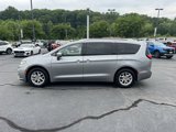 Used 2021 Chrysler Pacifica Touring-L image 2