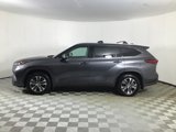 Used 2021 Toyota Highlander XLE image 4