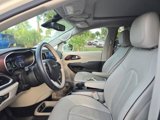Certified 2017 Chrysler Pacifica Limited image 2