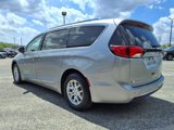 Used 2020 Chrysler Pacifica Touring-L image 3