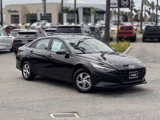 Used 2022 Hyundai Elantra SE image 2