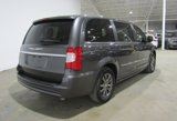 Used 2016 Chrysler Town & Country S image 5
