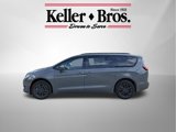 Used 2020 Chrysler Pacifica Touring-L w/ Advanced Safetytec Group image 3