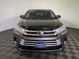 Used 2019 Toyota Highlander XLE image 3