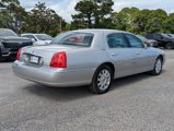 Used 2010 Lincoln Town Car Signature Limited image 4