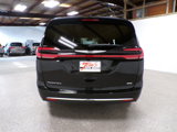Used 2022 Chrysler Pacifica Touring image 4
