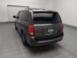 Used 2017 Dodge Grand Caravan SXT image 5