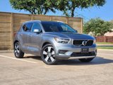 Used 2019 Volvo XC40 T5 Momentum image 2