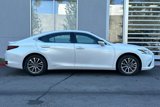 Certified 2022 Lexus ES 300h image 3