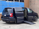 Used 2014 Chrysler Town & Country Touring image 4
