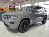 Used 2020 Jeep Grand Cherokee Altitude image 3