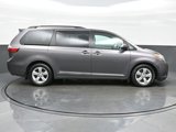Used 2017 Toyota Sienna LE image 4