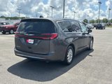 Used 2023 Chrysler Pacifica Touring-L image 4